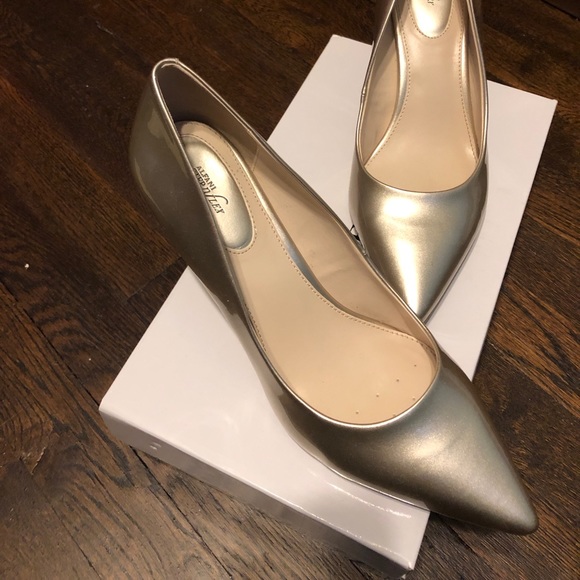 Gold Alfani pumps - Picture 2 of 2